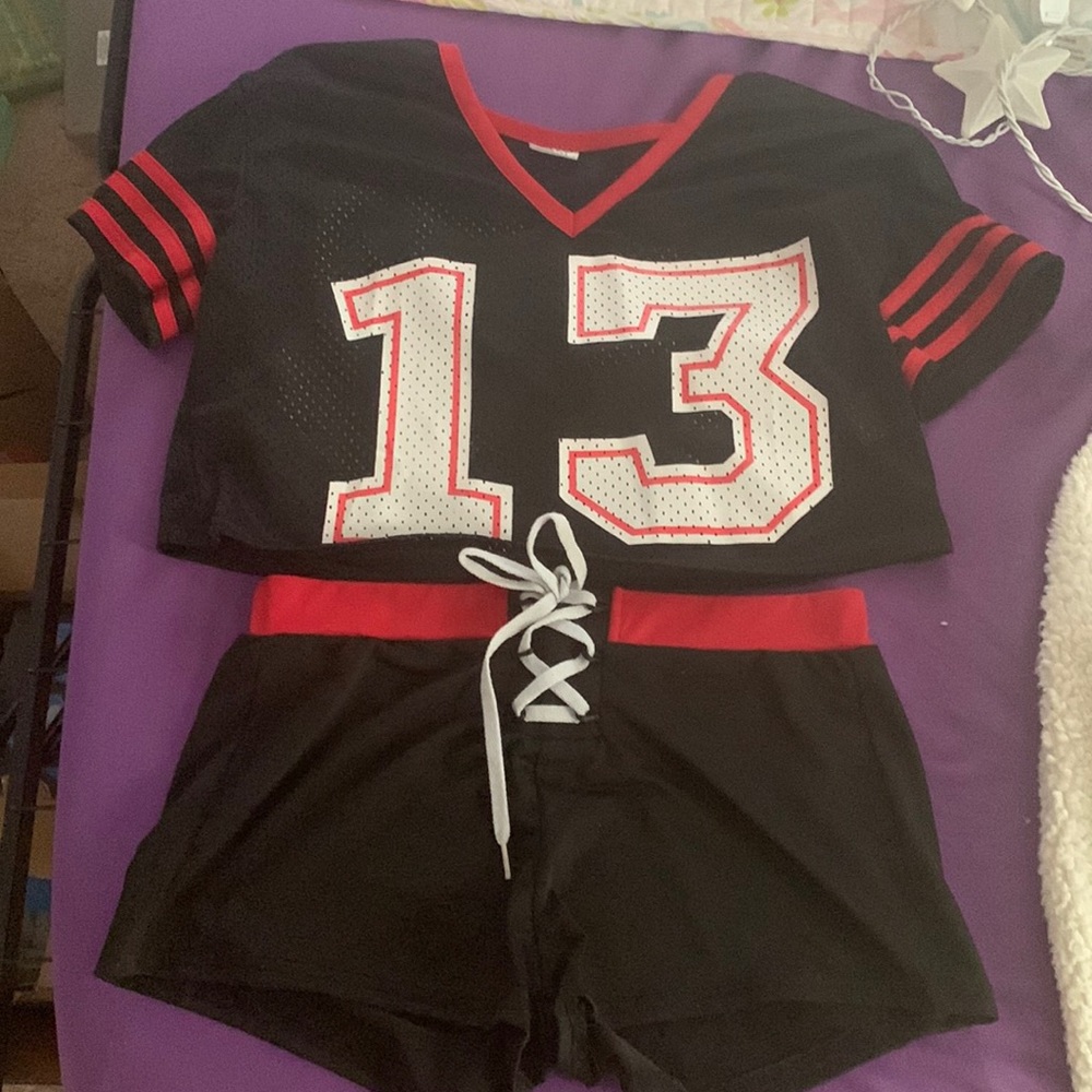 kids crop top and shorts in the size small